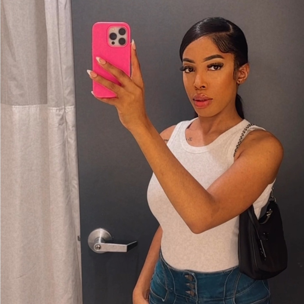 Meet your Posher, Jasmine